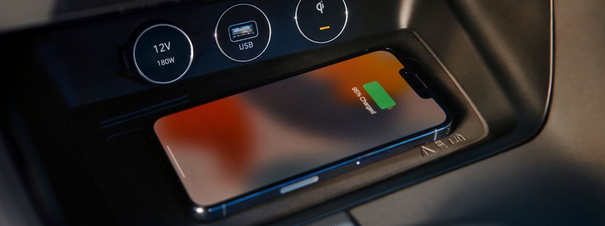 Wireless phone charging pad in 2026 Genesis G70