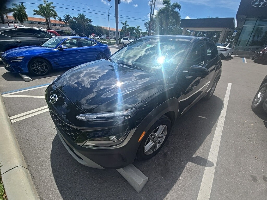 2023 Hyundai Kona SE photo 2