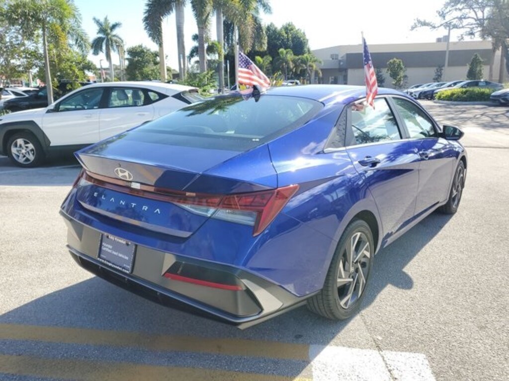 Certified 2025 Hyundai Elantra SEL Convenience Sedan