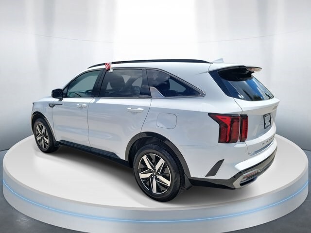 2022 Kia Sorento EX photo 2