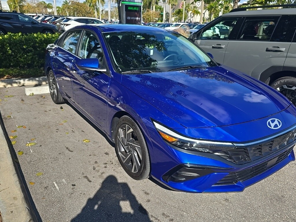 Certified 2025 Hyundai Elantra SEL Convenience Sedan