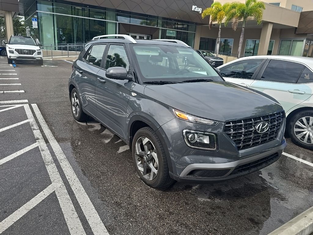 2024 Hyundai Venue SEL IVT's photo