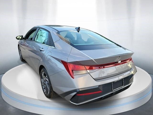 2025 Hyundai Elantra SEL Convenience photo 3