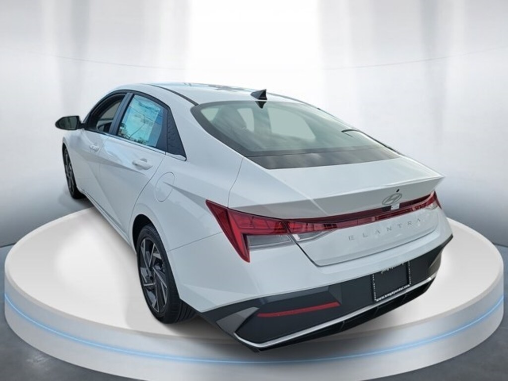 Certified 2025 Hyundai Elantra SEL Convenience Sedan