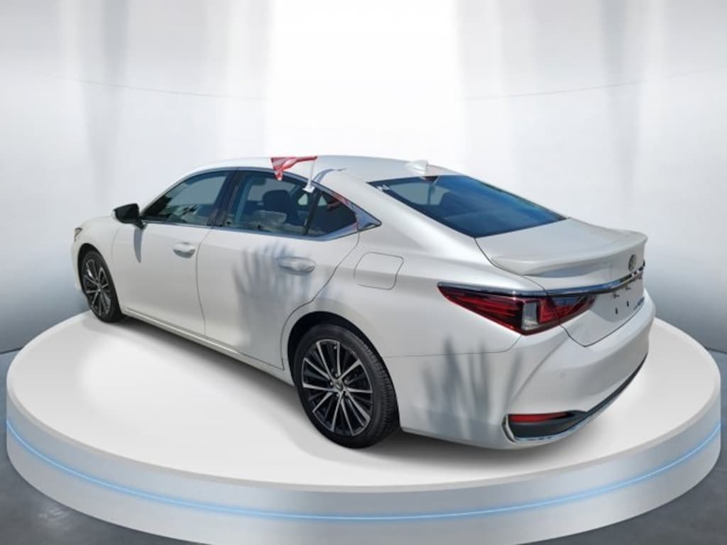 Used 2022 Lexus ES 250 Sedan