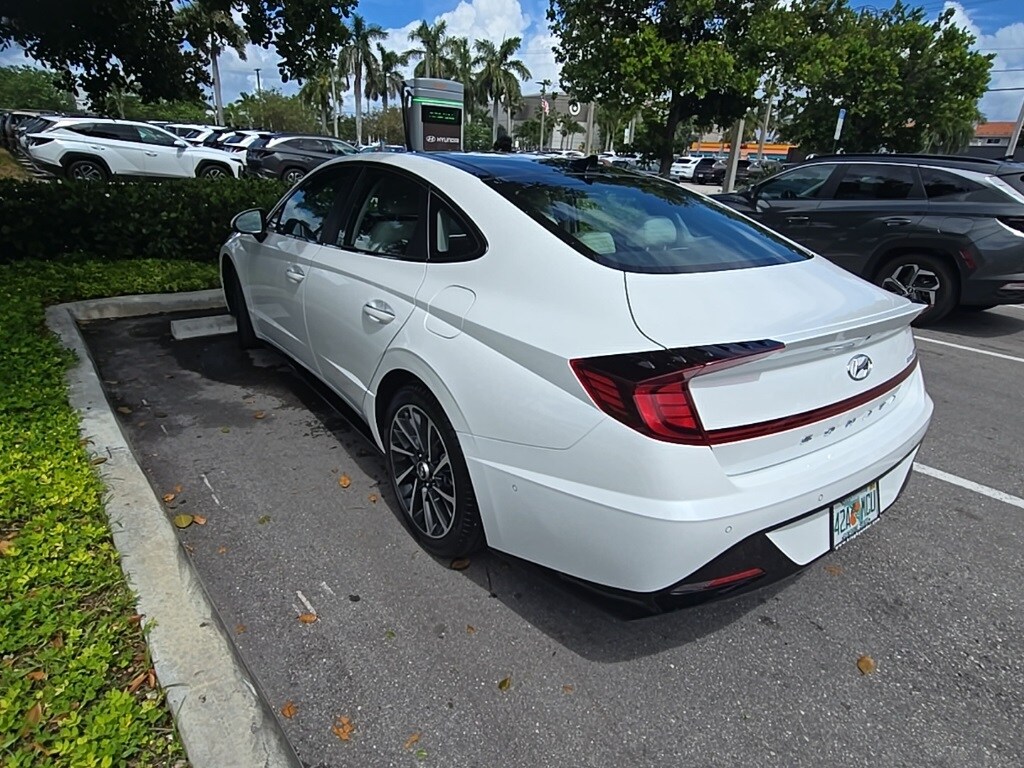 2022 Hyundai Sonata Limited photo 2