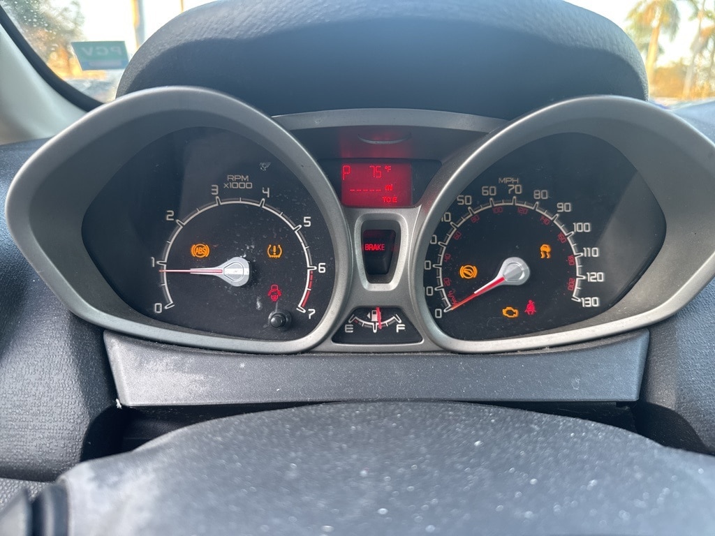 2011 Ford Fiesta SES's photo