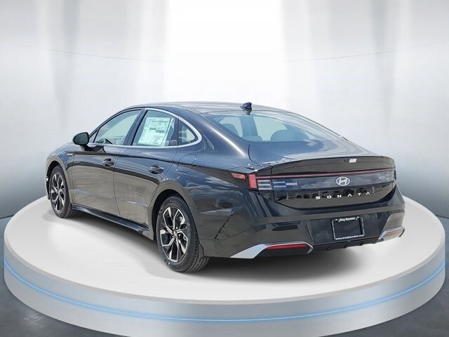 2025 Hyundai Sonata SEL photo 3