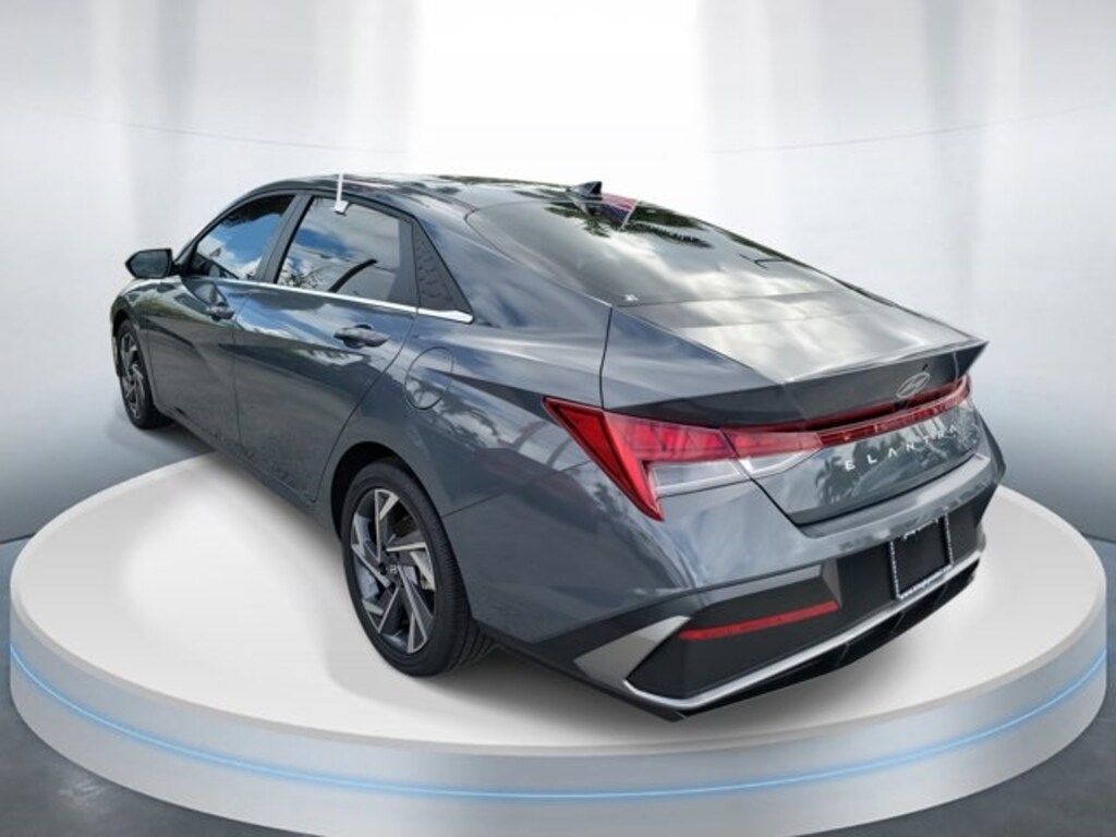 Certified 2025 Hyundai Elantra SEL Convenience Sedan