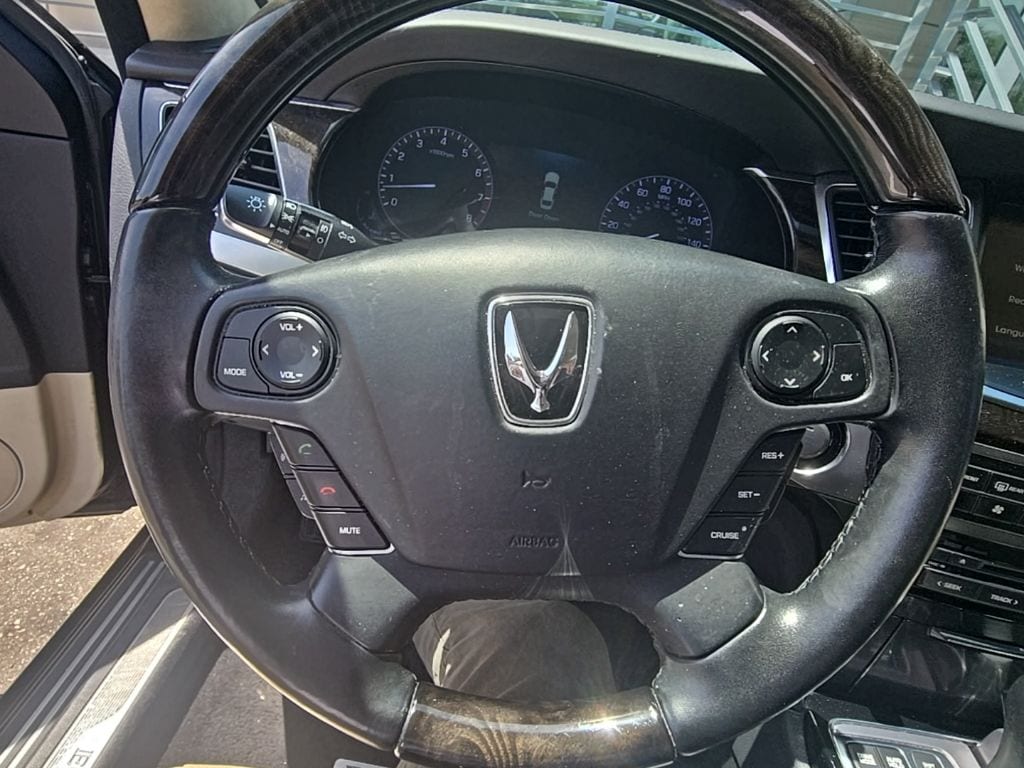 2016 Hyundai Equus Signature's photo