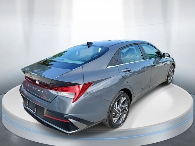 2025 Hyundai Elantra SEL Convenience photo 4