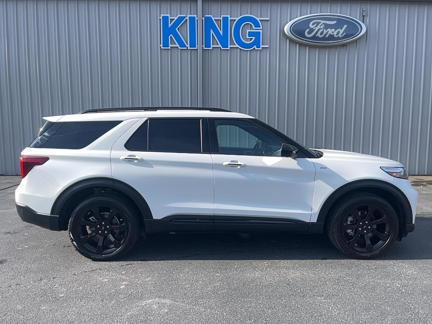 2023 Ford Explorer ST-LINE's photo