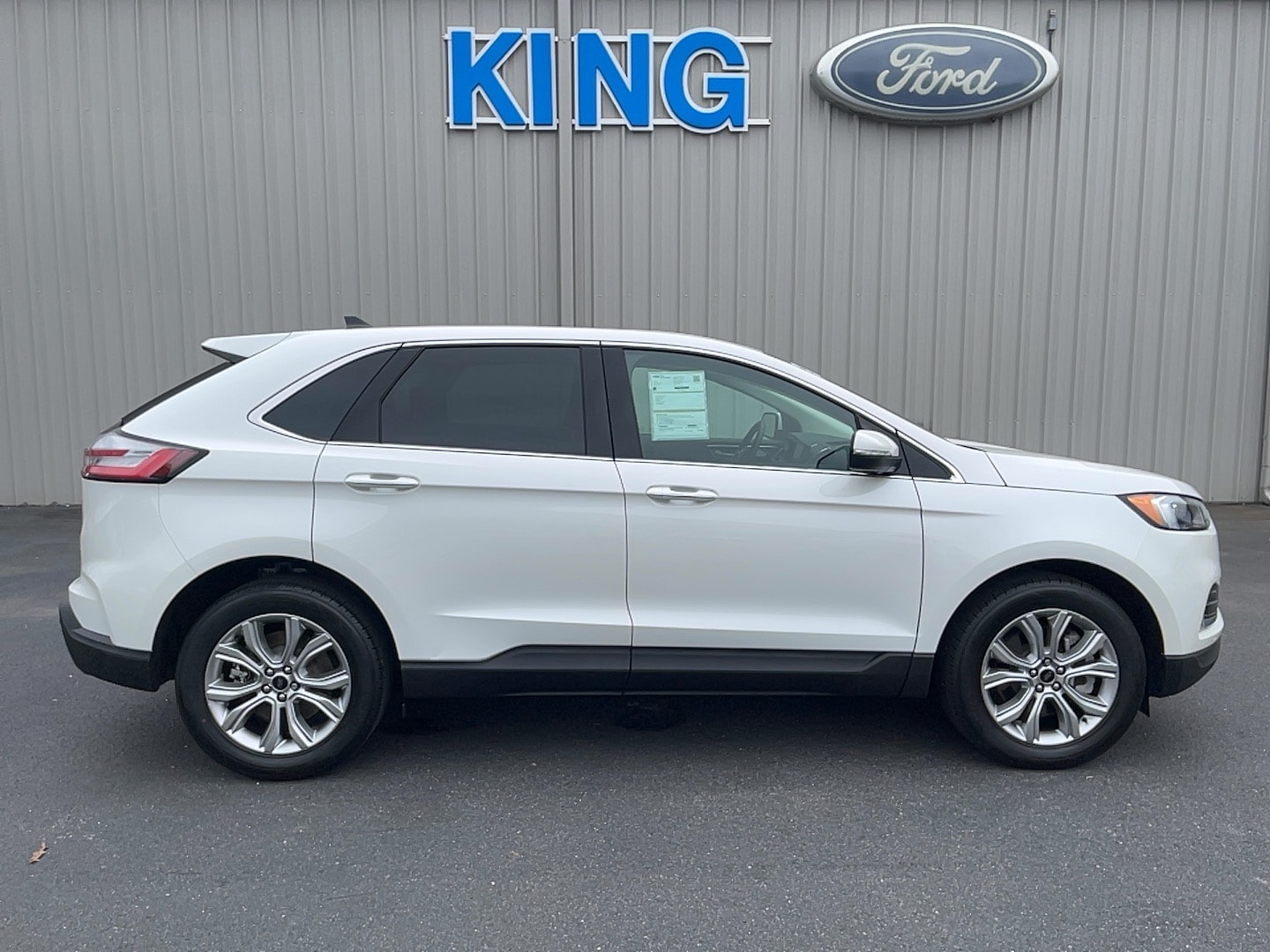 2024 Ford Edge Titanium's photo