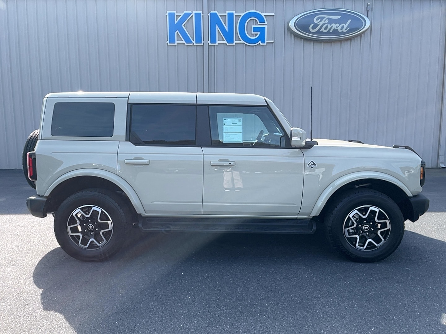 2025 Ford Bronco Outer Banks 4x4's photo