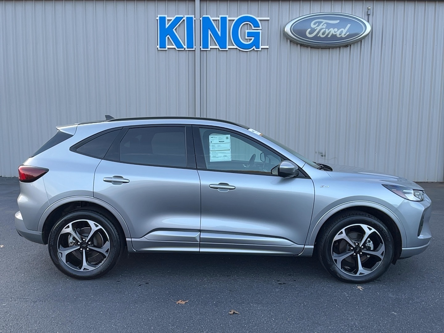 2023 Ford Escape ST-Line Select's photo