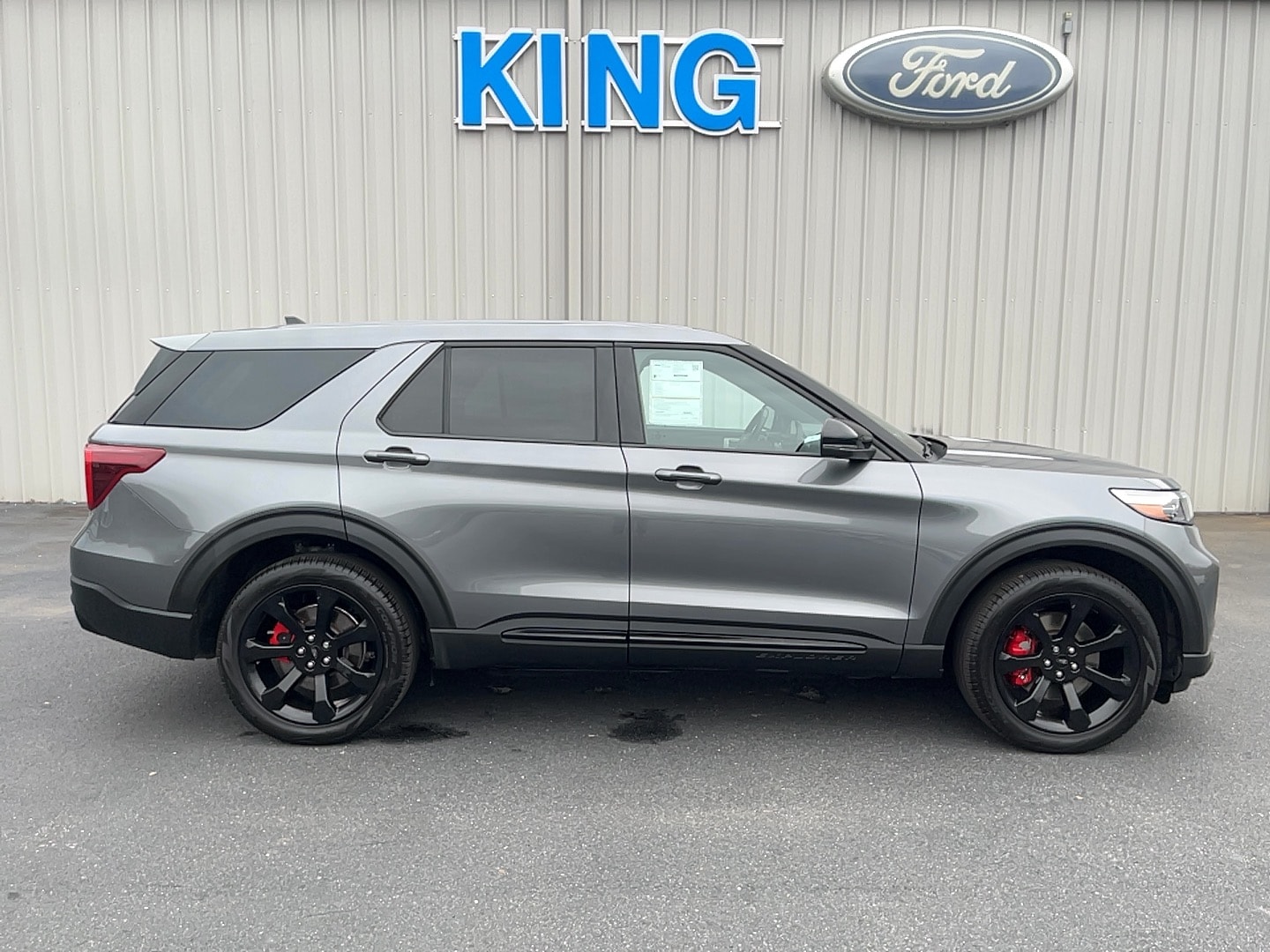 2022 Ford Explorer ST's photo