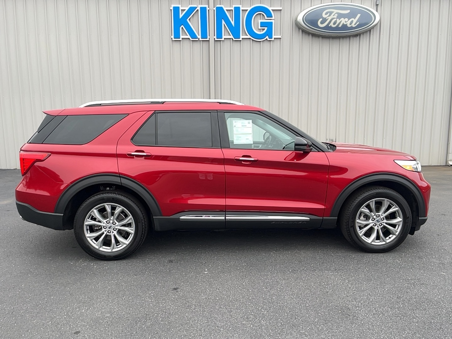 2023 Ford Explorer Limited's photo