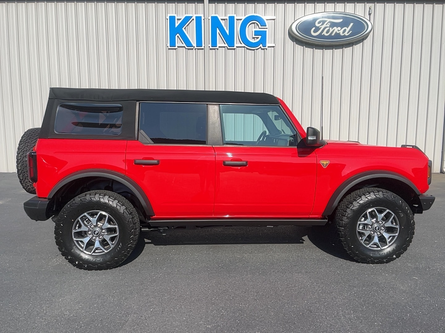 2023 Ford Bronco Badlands 4x4's photo