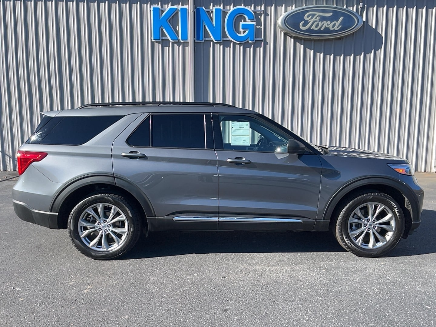 2023 Ford Explorer XLT's photo