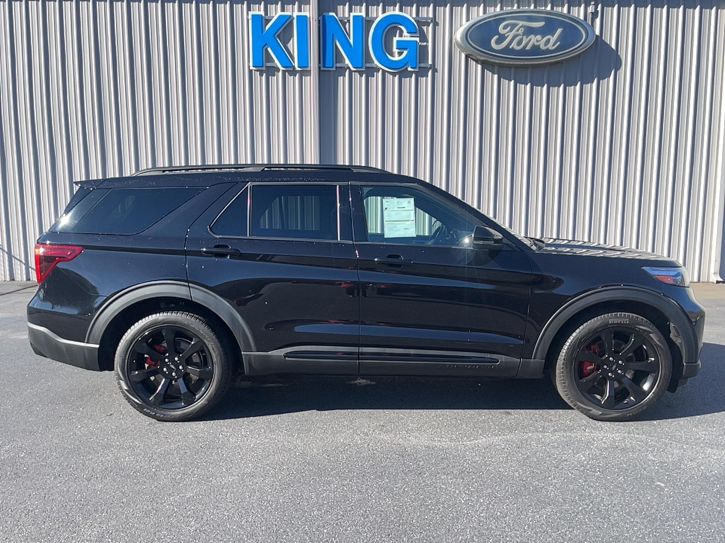 2023 Ford Explorer ST's photo
