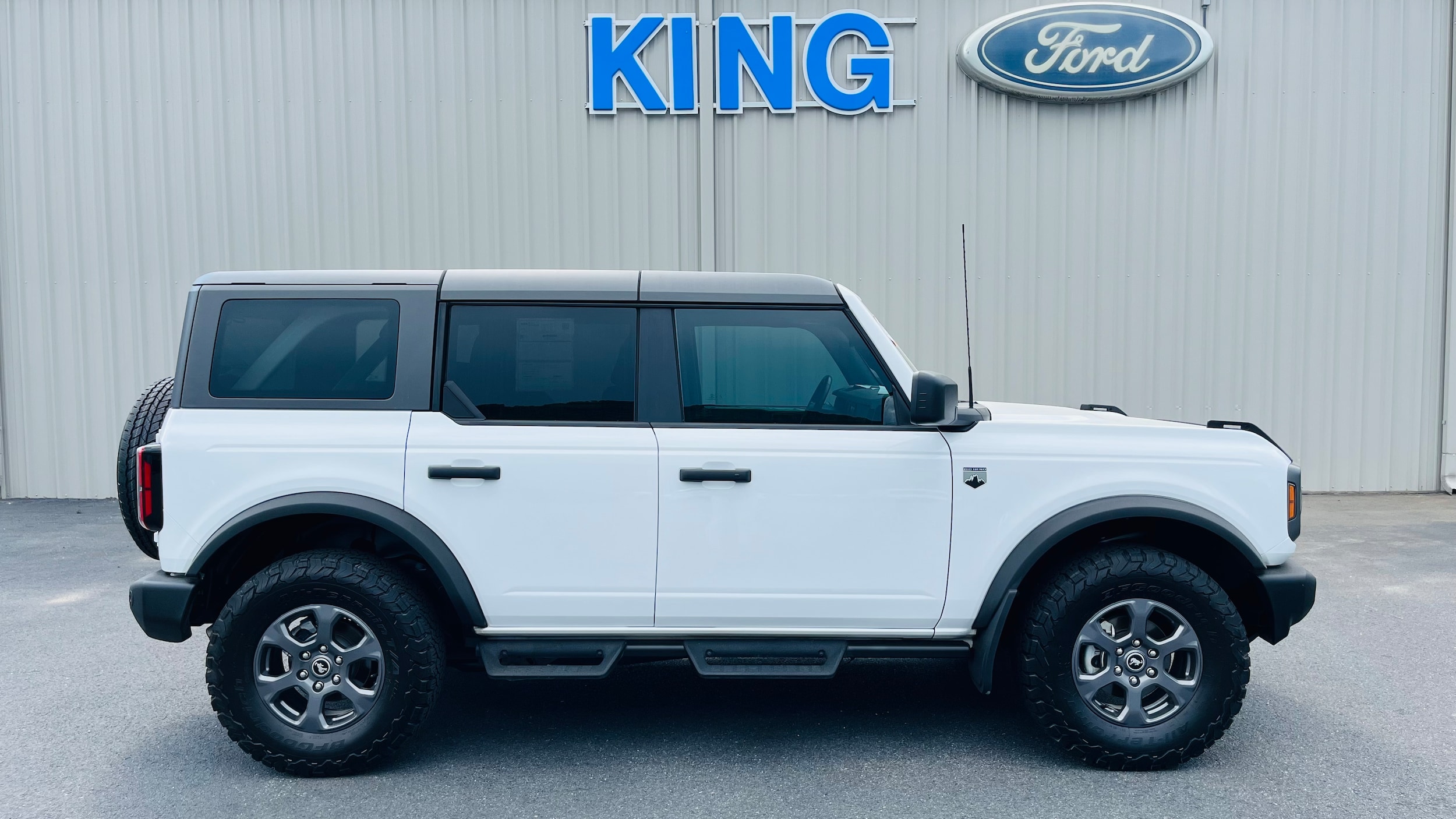 2023 Ford Bronco Big Bend Mid (222A) 4x4's photo