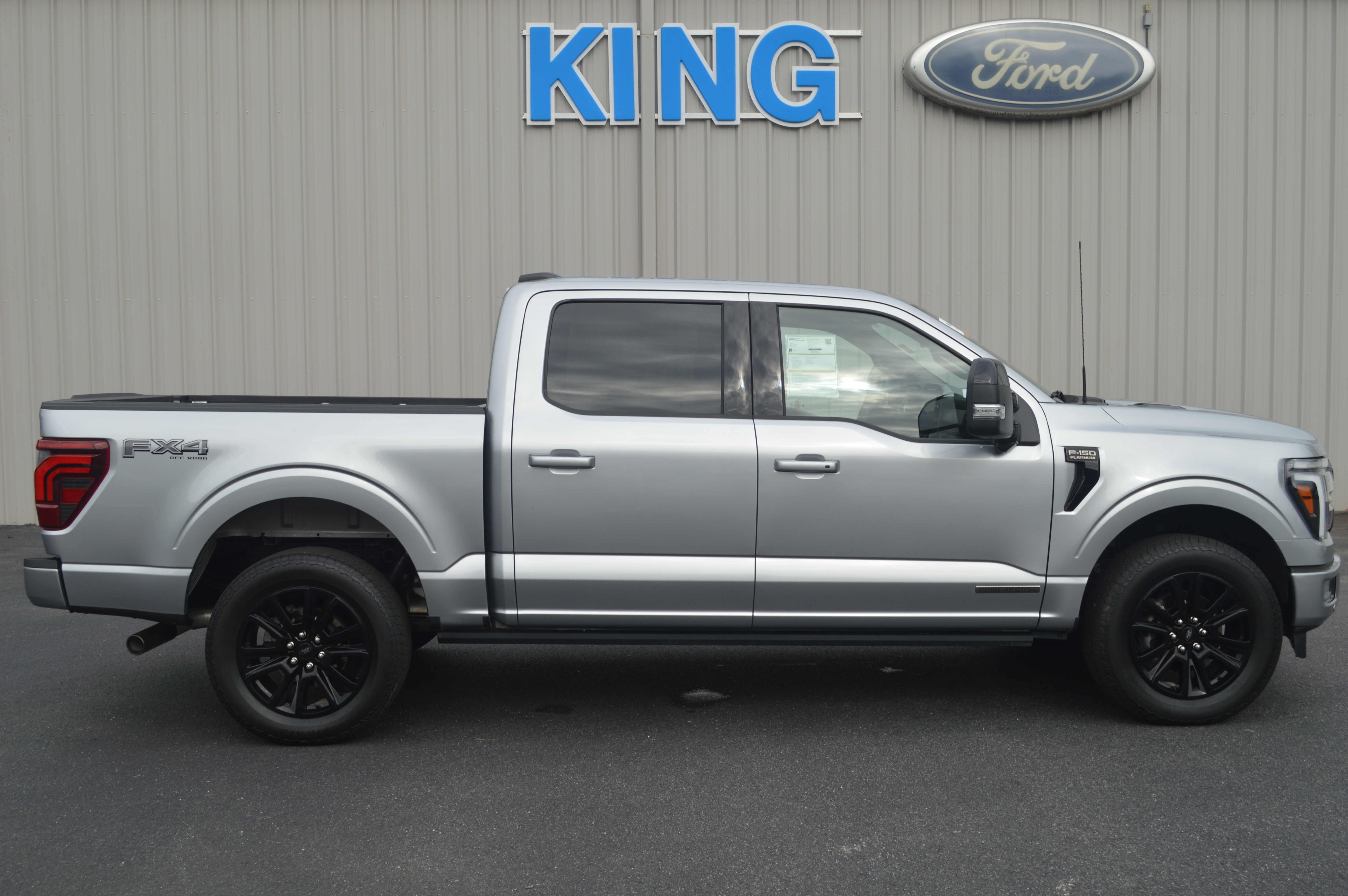 2025 Ford F-150 CREW CAB PICKUP 