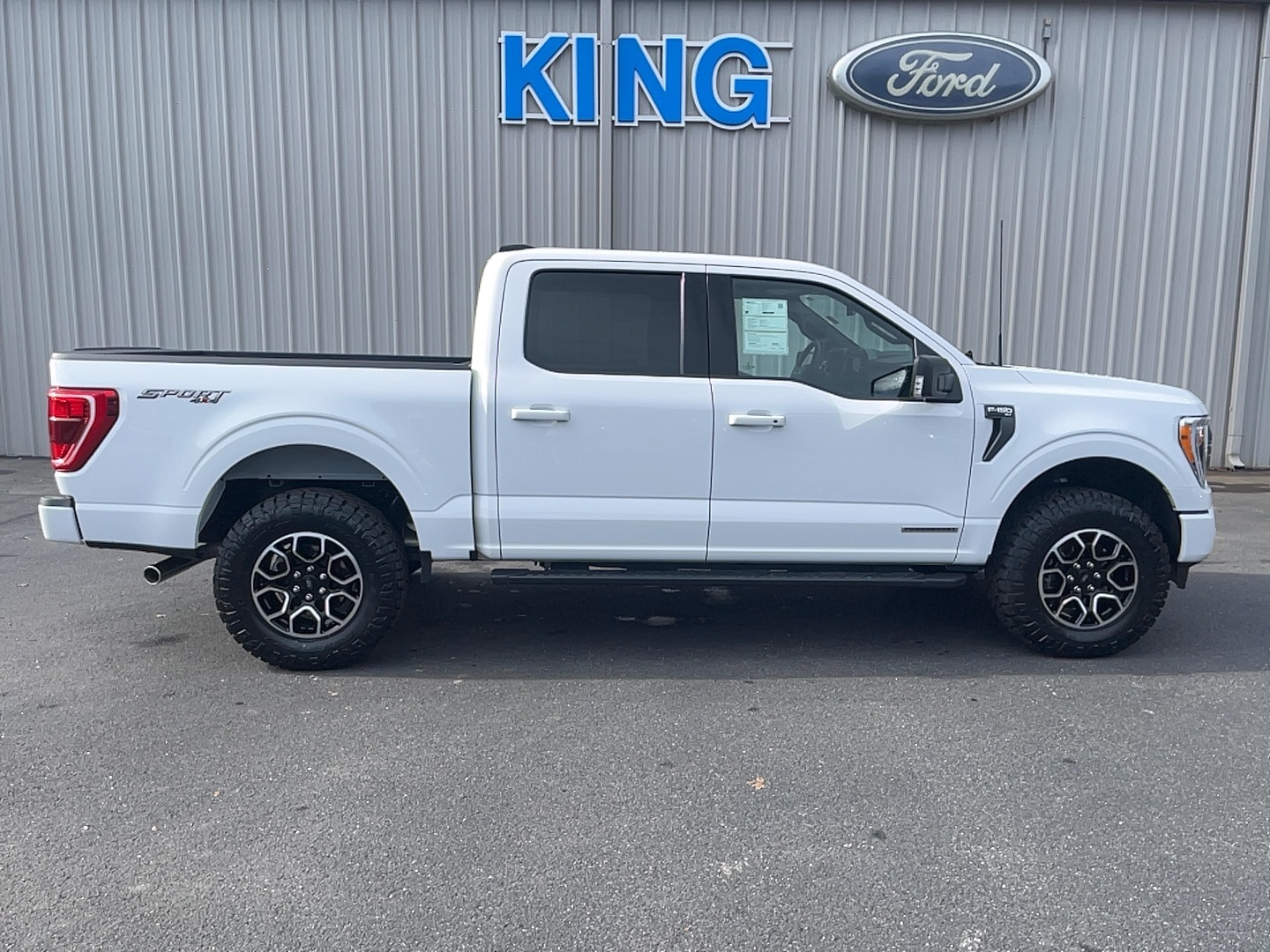 2023 Ford F-150 XLT's photo