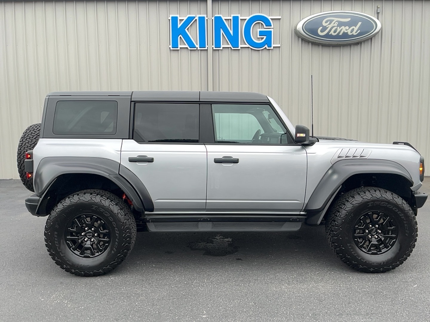 2023 Ford Bronco 4-Door Raptor's photo