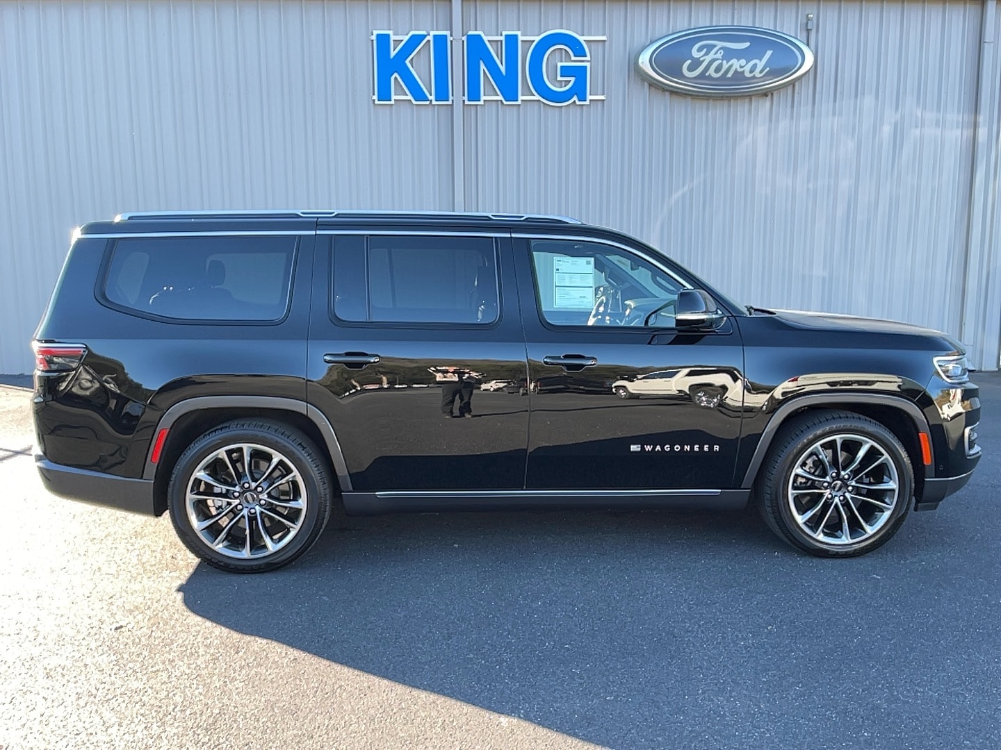 2022 Jeep Wagoneer Series III's photo