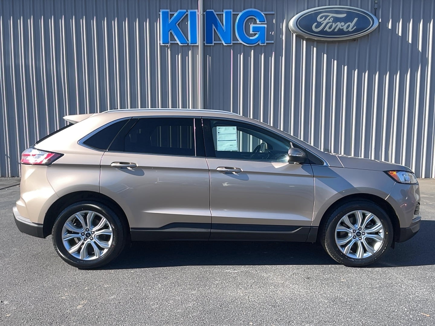 2020 Ford Edge Titanium's photo