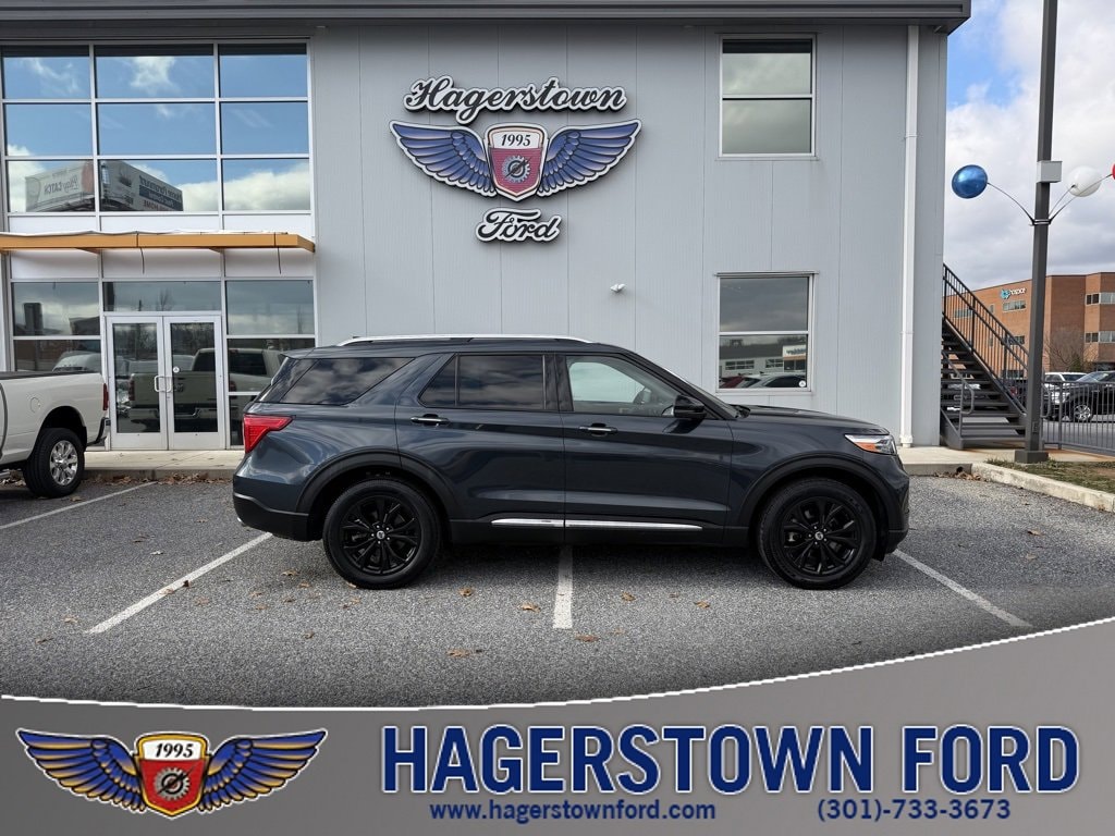 2022 Ford Explorer Limited's photo