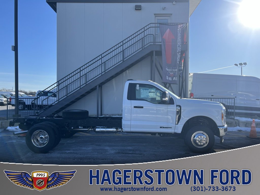 2024 Ford F-350 Super Duty Chassis Cab XLT's photo