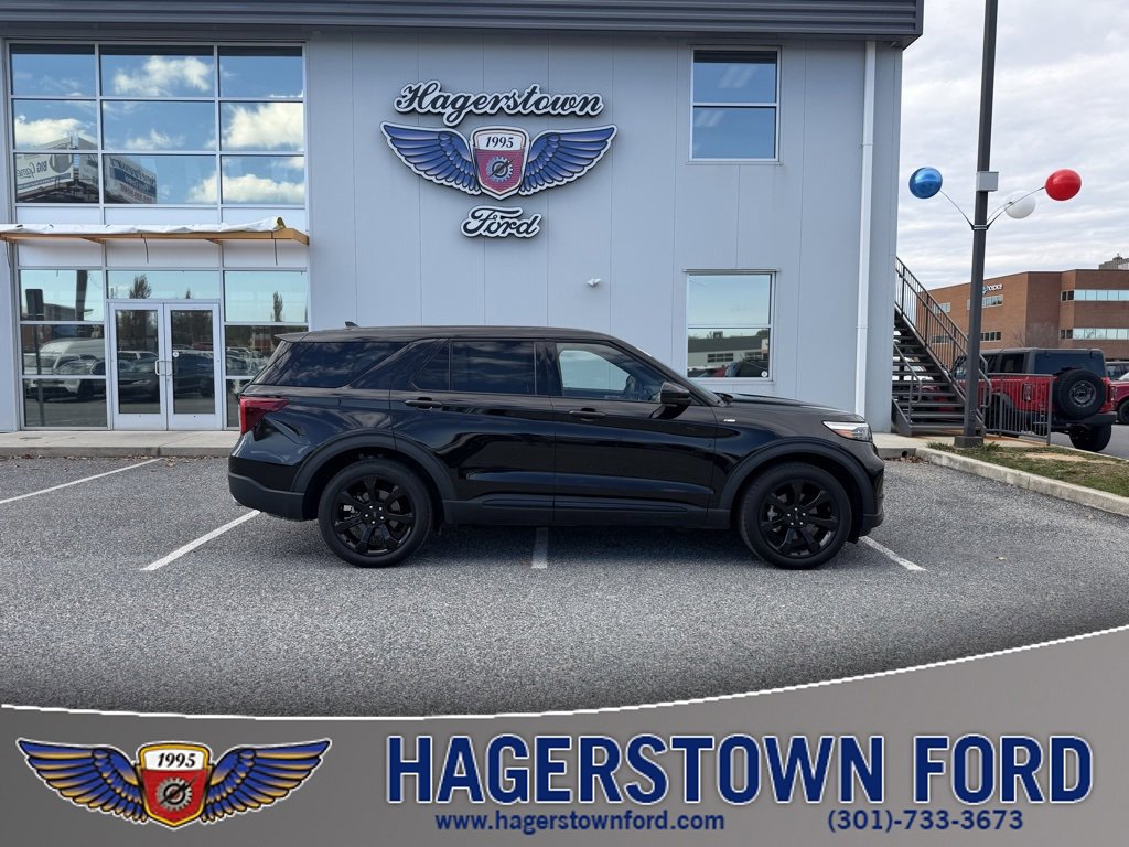 2022 Ford Explorer ST-LINE's photo