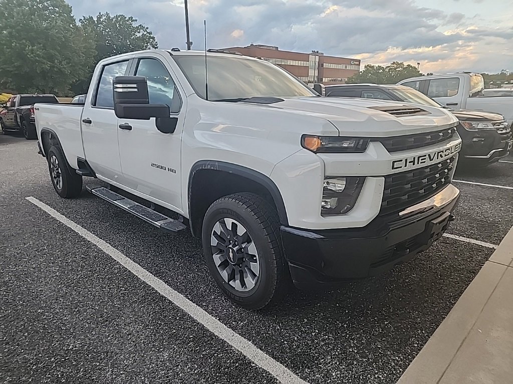 2022 Chevrolet Silverado 2500HD Custom photo 2