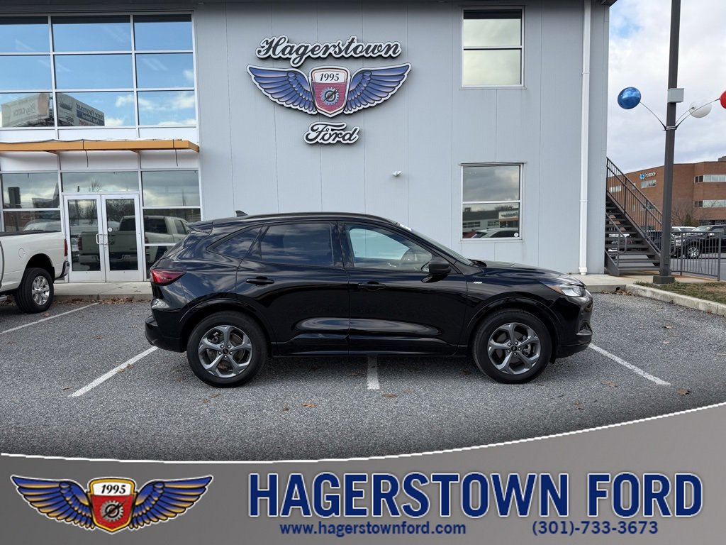 2023 Ford Escape ST-Line's photo