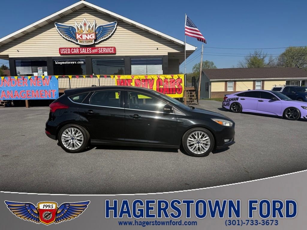 2015 Ford Focus 5 Door Hatch Titanium's photo