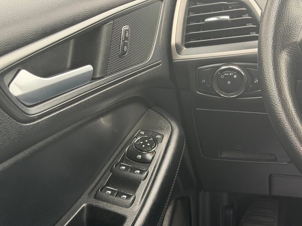 2022 Ford Edge SE - Photo 19