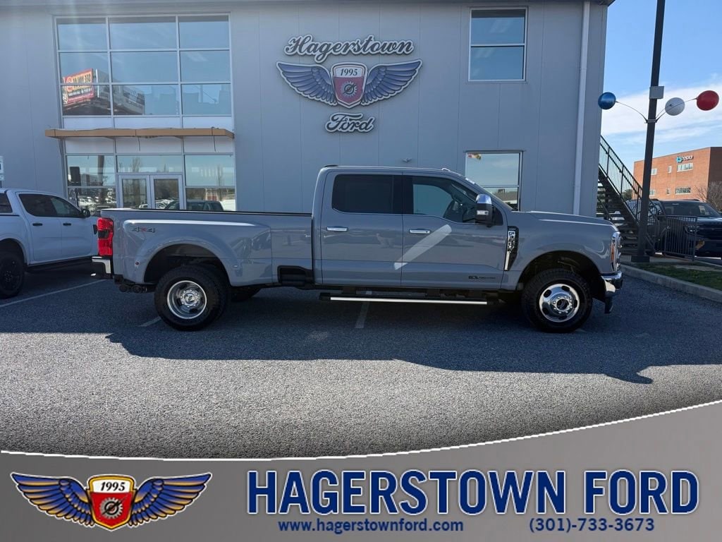 2025 Ford F-350 Lariat 4x4 Crew Cab 8' Box DRW's photo