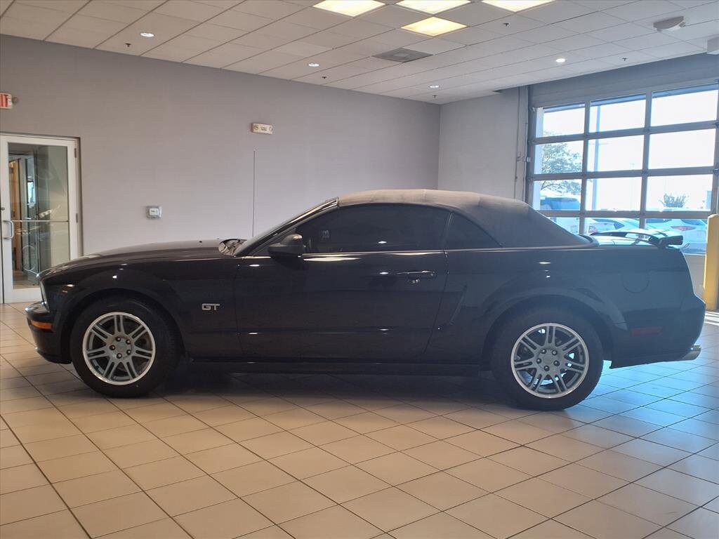2006 Ford Mustang GT Deluxe Convertible photo 3