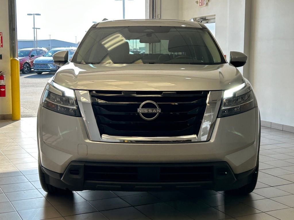2022 Nissan Pathfinder SV photo 2