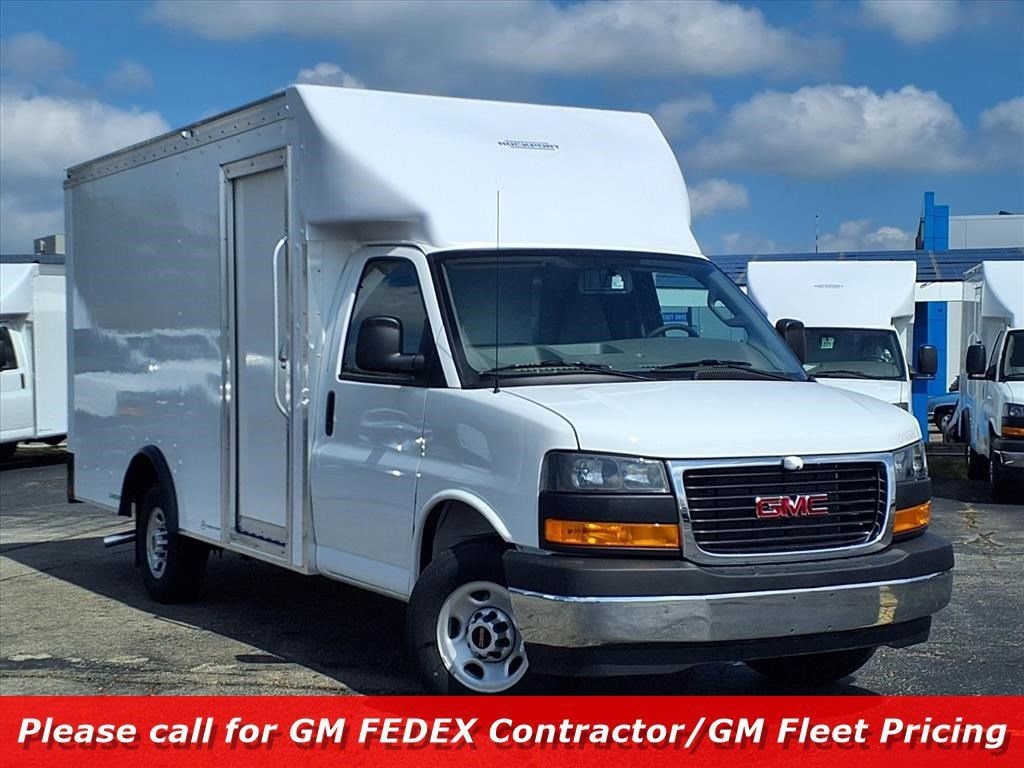 2025 GMC Savana Cutaway Work Van's photo