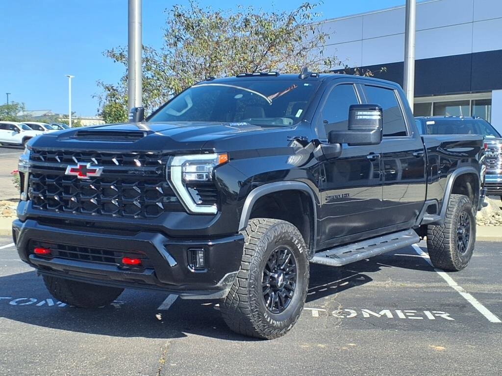2024 Chevrolet Silverado 2500HD ZR2 photo 2