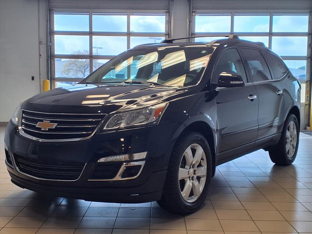 2017 Chevrolet Traverse 1LT photo 2