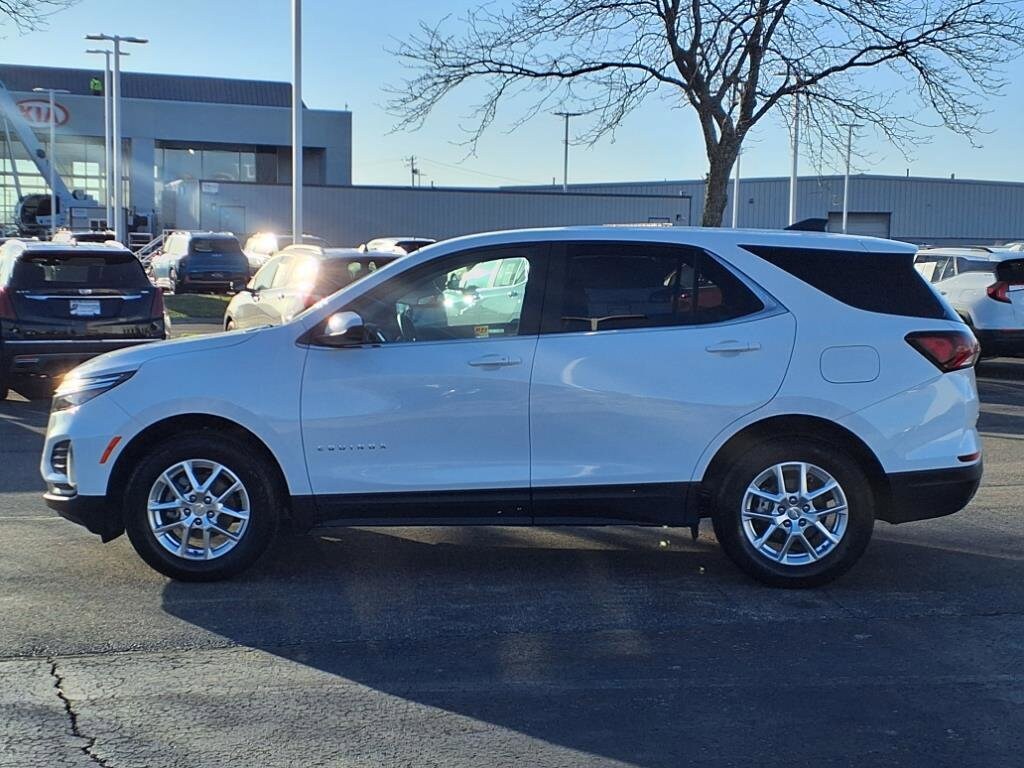 2022 Chevrolet Equinox LT photo 3