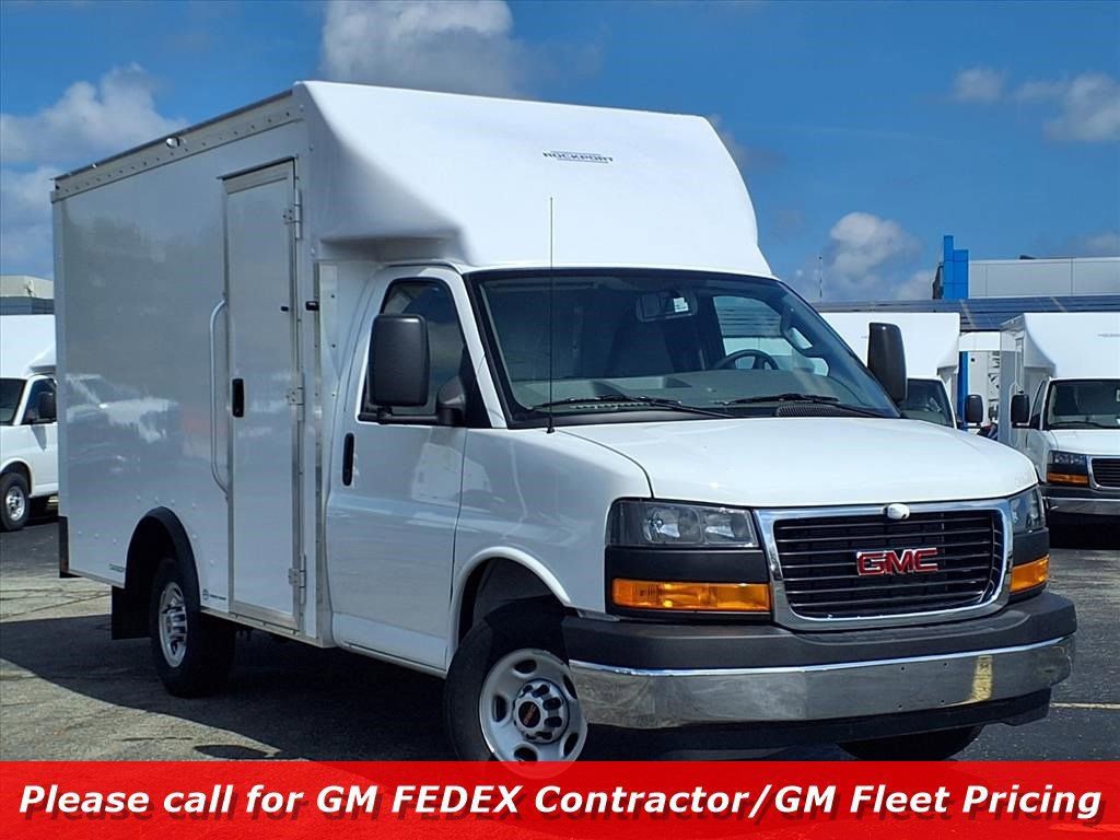 2025 GMC Savana Cutaway Work Van's photo