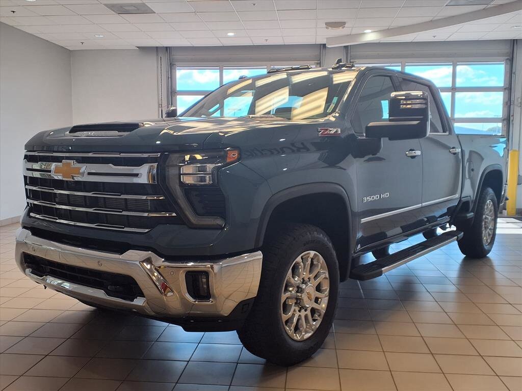 2025 Chevrolet Silverado 3500HD LTZ photo 2