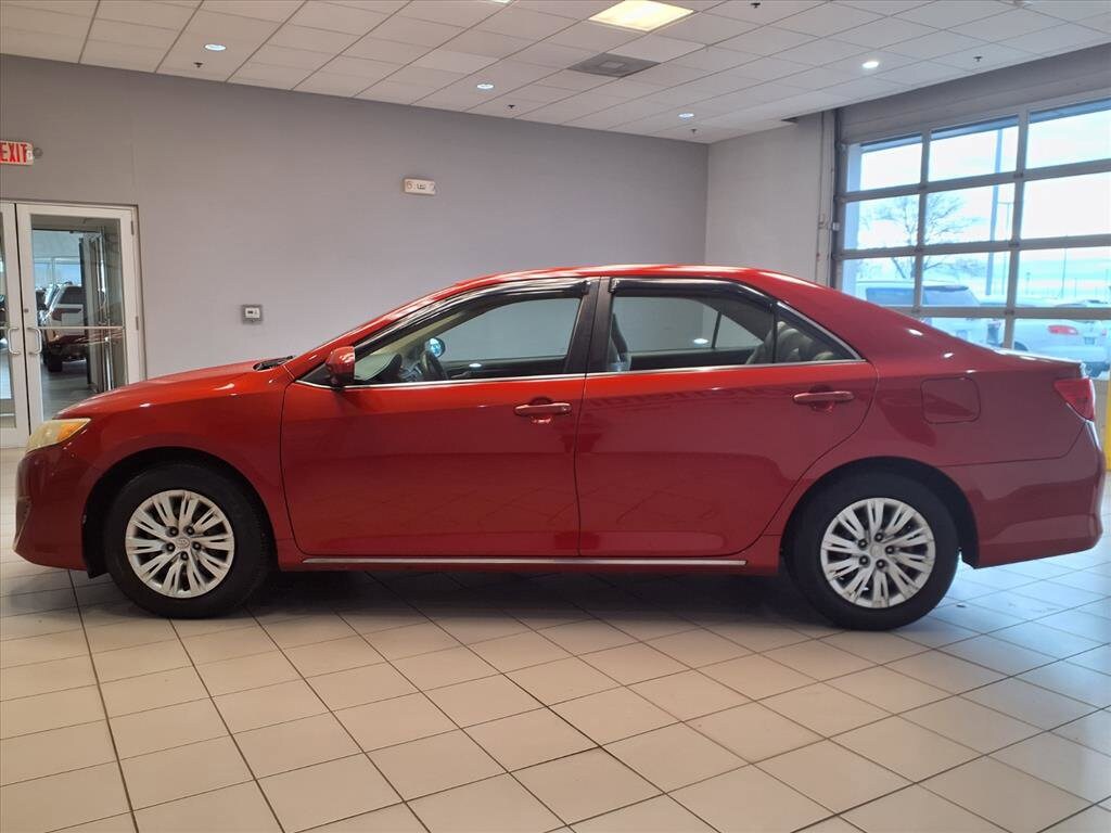 2012 Toyota Camry LE photo 3