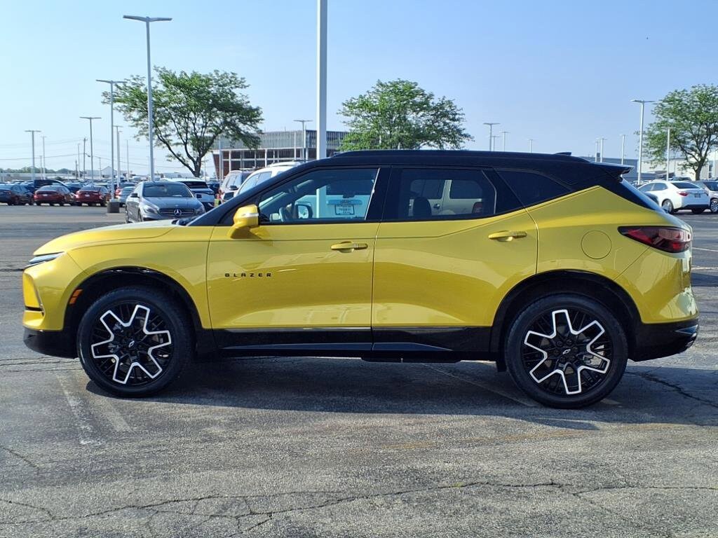 2023 Chevrolet Blazer RS photo 3