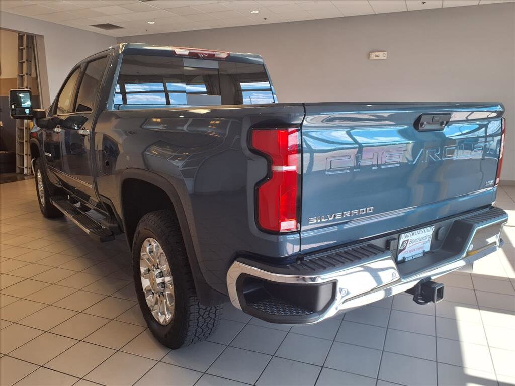 2025 Chevrolet Silverado 3500HD LTZ photo 4