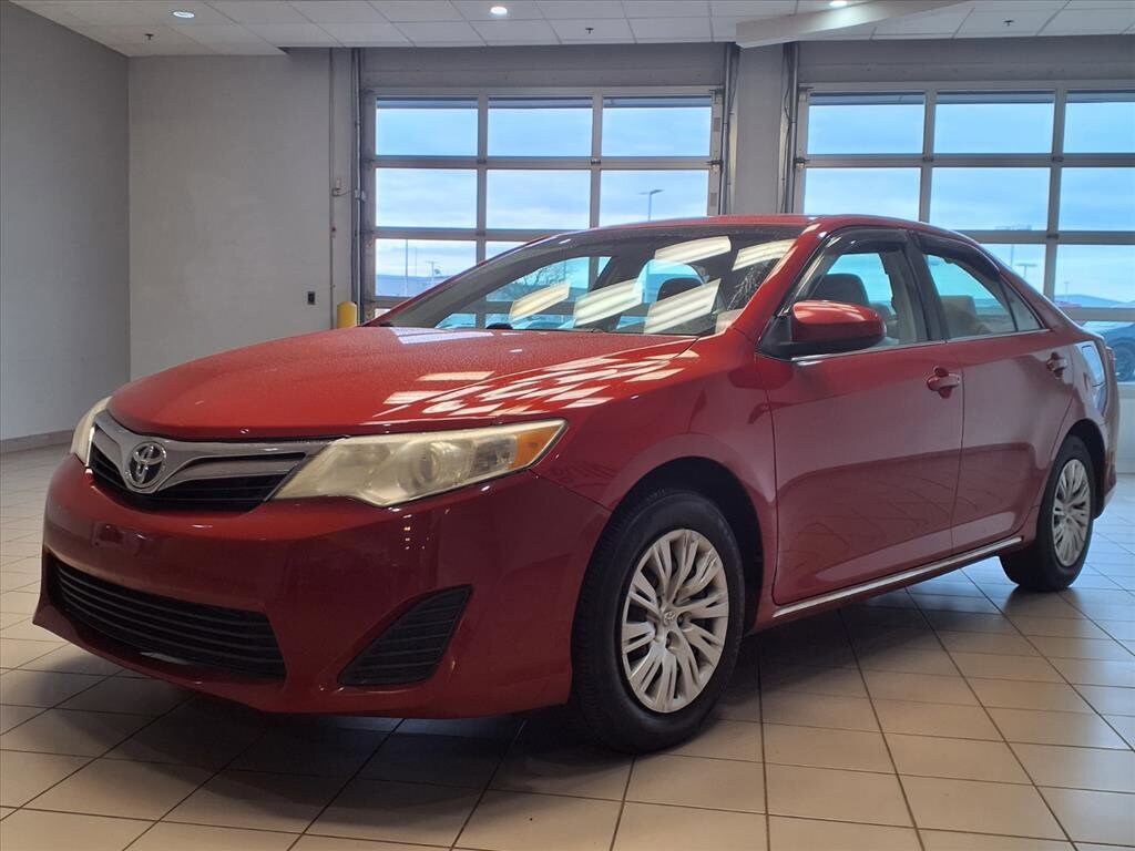 2012 Toyota Camry LE photo 2